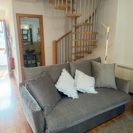 Espacioso Y Luminoso Duplex Con Buhardilla Apartamento